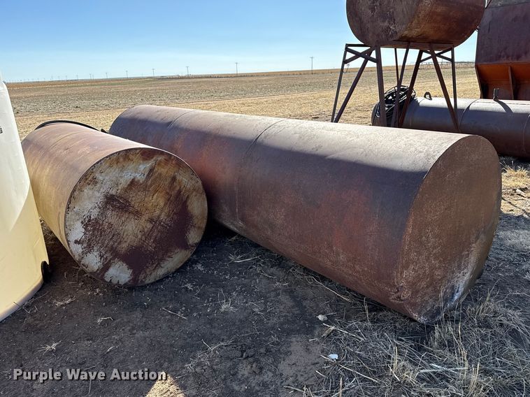 image for item DZ5112 (2) fuel tanks