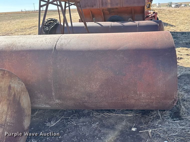 image for item DZ5112 (2) fuel tanks