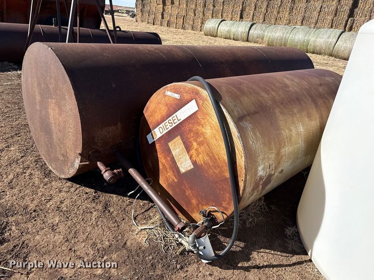 image for item DZ5112 (2) fuel tanks