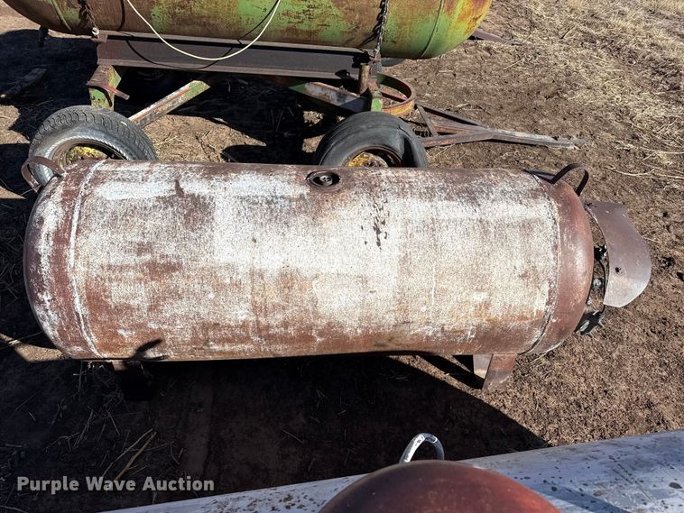 image for item DZ5117 (3) propane tanks