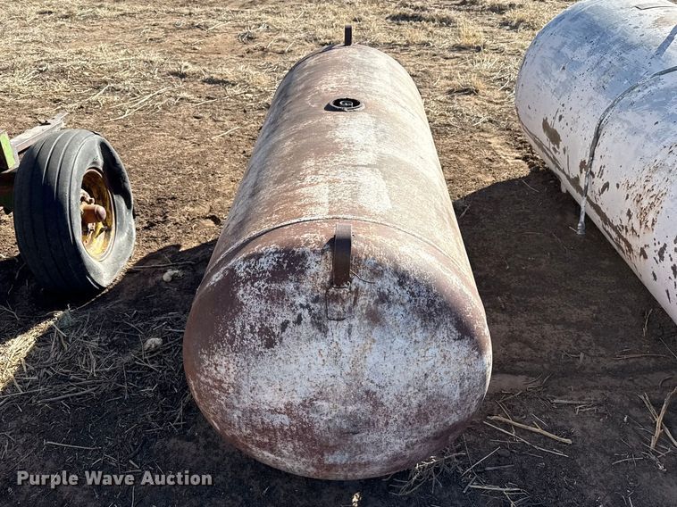 image for item DZ5117 (3) propane tanks