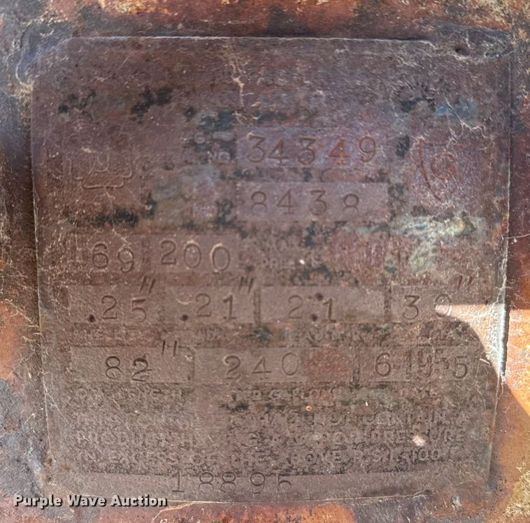 image for item DZ5117 (3) propane tanks