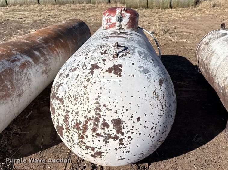 image for item DZ5117 (3) propane tanks