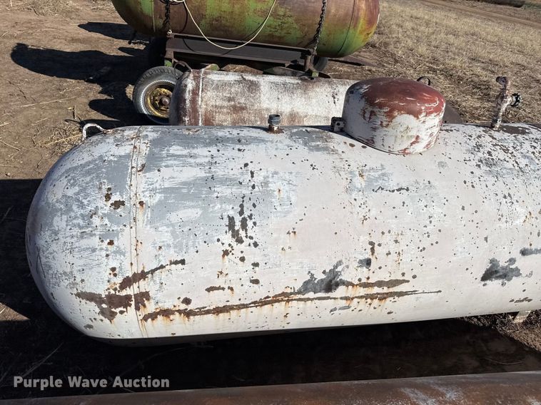 image for item DZ5117 (3) propane tanks