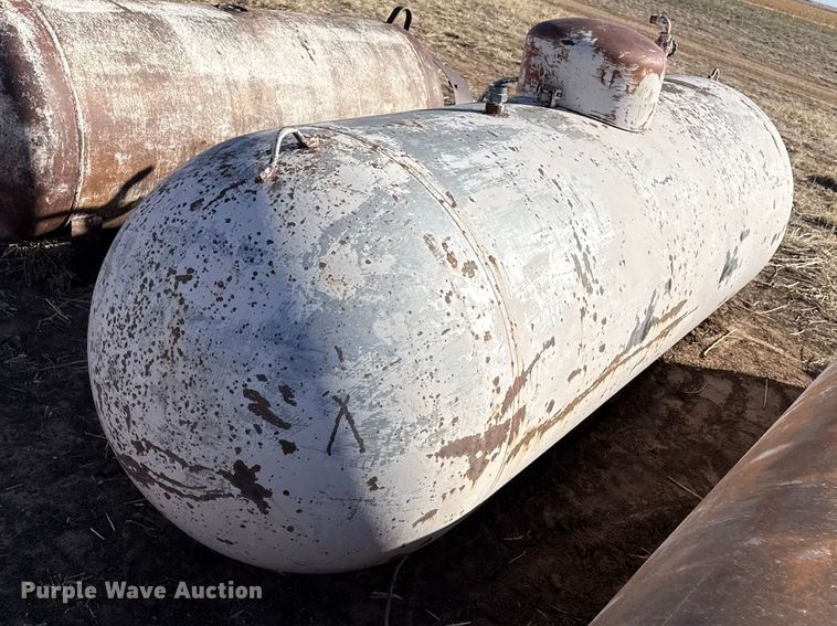 image for item DZ5117 (3) propane tanks