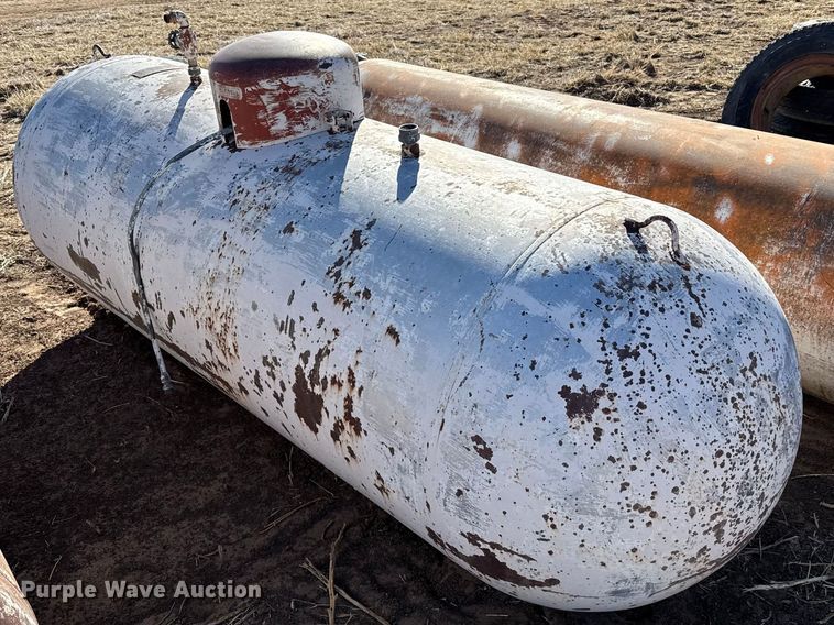 image for item DZ5117 (3) propane tanks