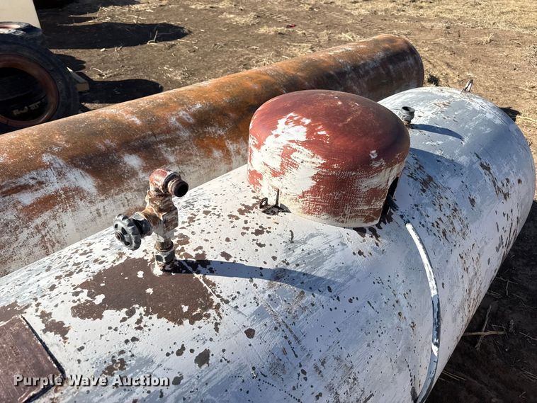 image for item DZ5117 (3) propane tanks