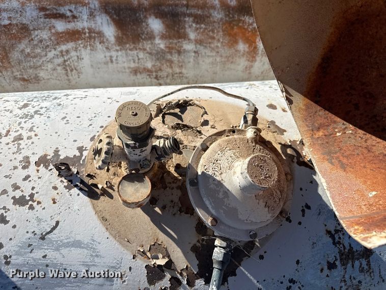 image for item DZ5117 (3) propane tanks