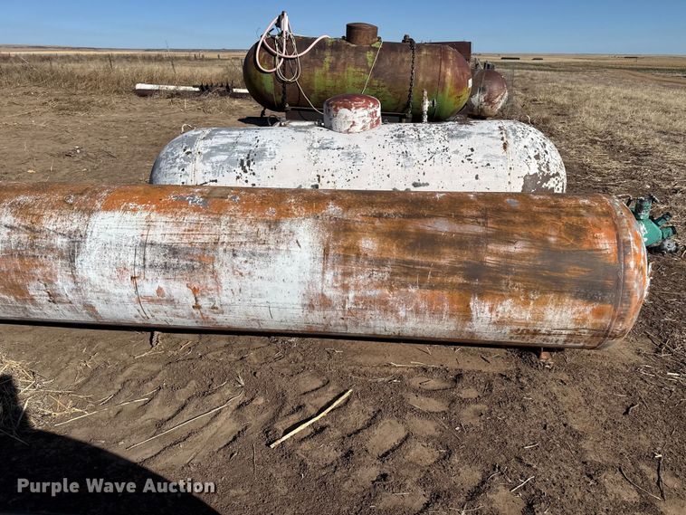 image for item DZ5117 (3) propane tanks