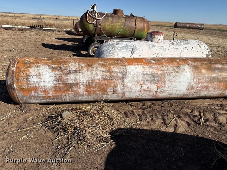image for item DZ5117 (3) propane tanks