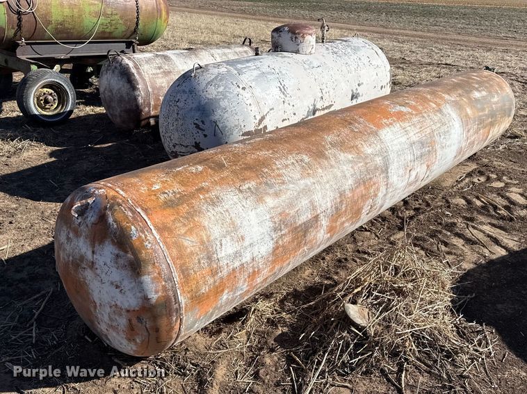 image for item DZ5117 (3) propane tanks