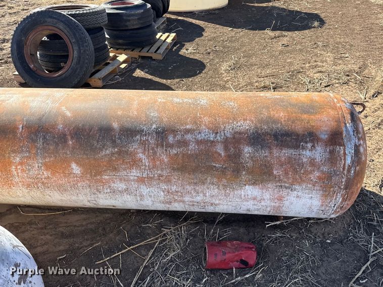 image for item DZ5117 (3) propane tanks