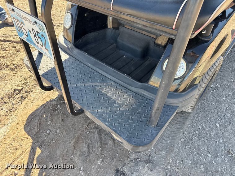 image for item DZ5128 2010 Tomberlin E-Merge 500 golf cart