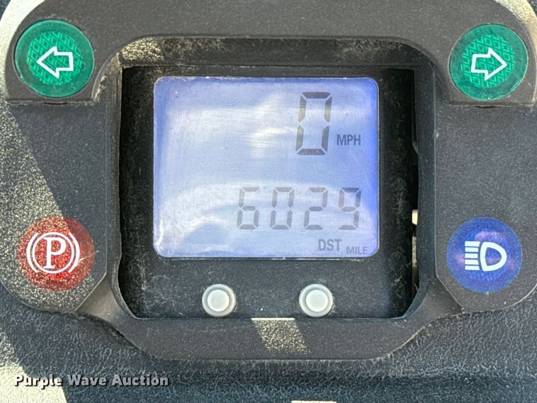 image for item DZ5128 2010 Tomberlin E-Merge 500 golf cart