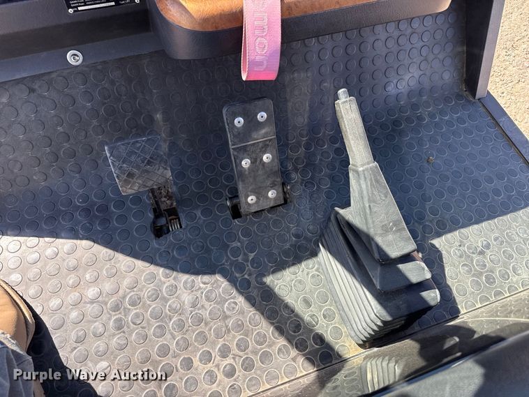 image for item DZ5128 2010 Tomberlin E-Merge 500 golf cart