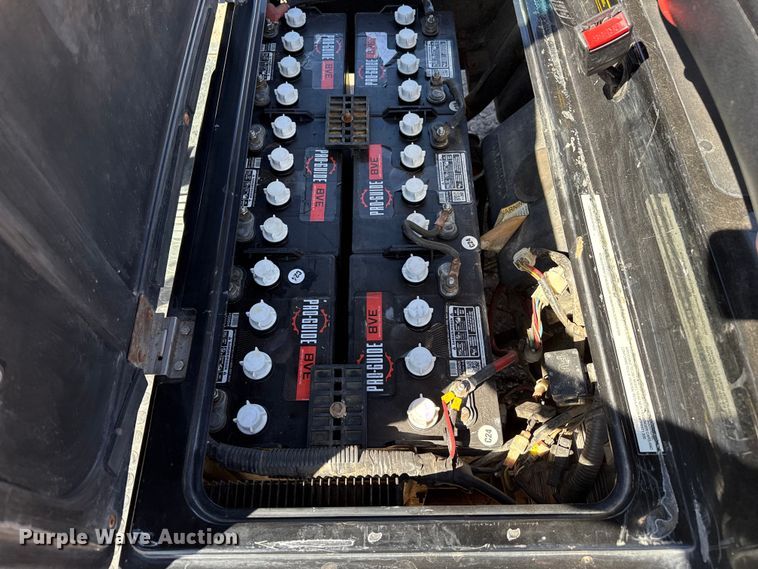 image for item DZ5128 2010 Tomberlin E-Merge 500 golf cart