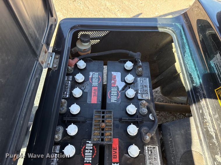 image for item DZ5128 2010 Tomberlin E-Merge 500 golf cart