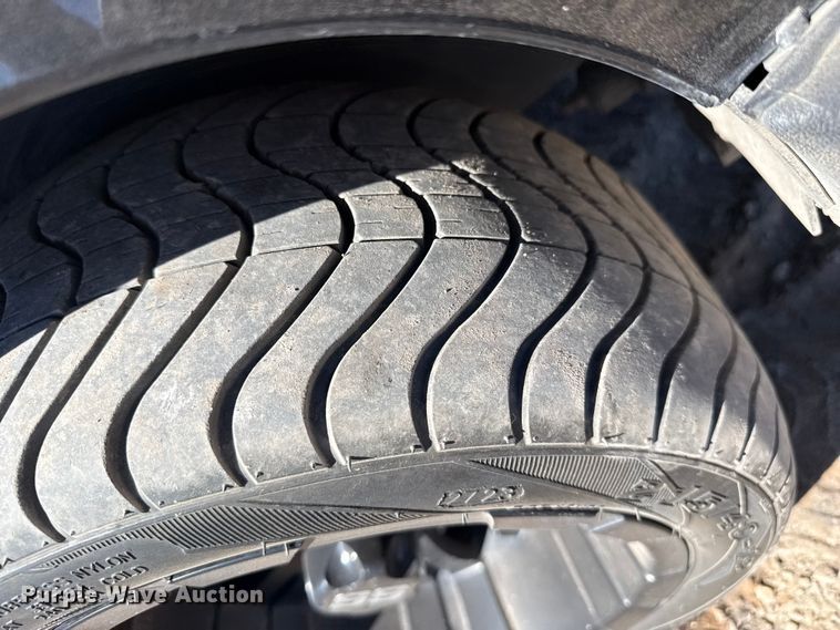 image for item DZ5128 2010 Tomberlin E-Merge 500 golf cart