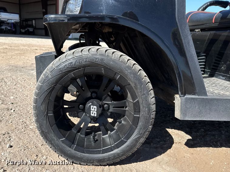 image for item DZ5128 2010 Tomberlin E-Merge 500 golf cart