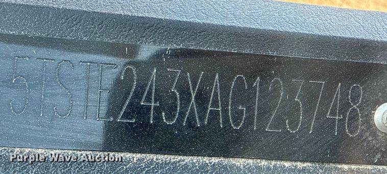 image for item DZ5128 2010 Tomberlin E-Merge 500 golf cart