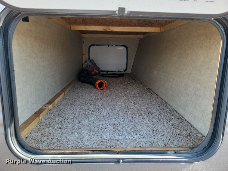 image for item EA2810 2016 Keystone Hideout camper