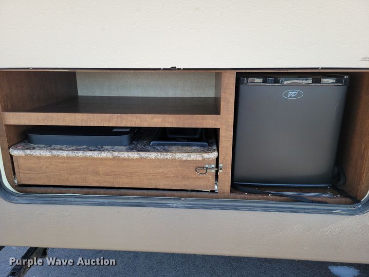 image for item EA2810 2016 Keystone Hideout camper