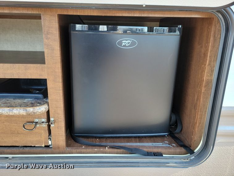 image for item EA2810 2016 Keystone Hideout camper