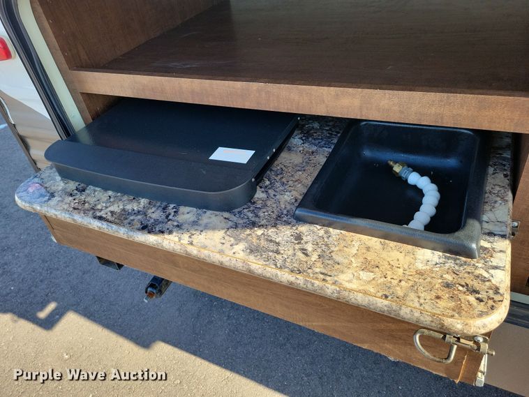 image for item EA2810 2016 Keystone Hideout camper