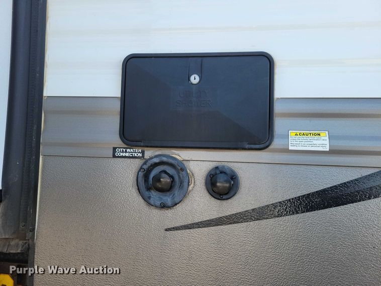 image for item EA2810 2016 Keystone Hideout camper