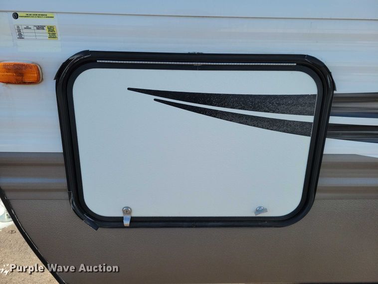 image for item EA2810 2016 Keystone Hideout camper