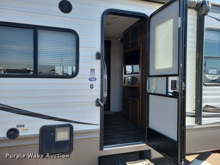 image for item EA2810 2016 Keystone Hideout camper