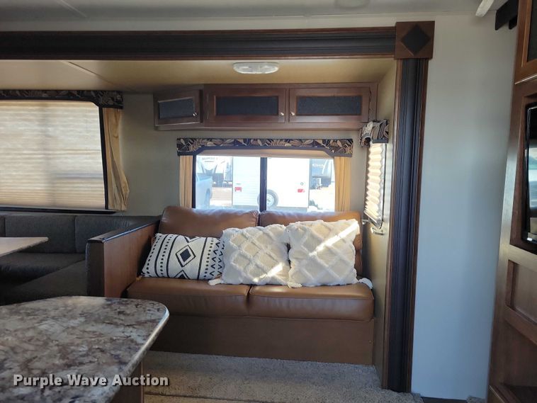 image for item EA2810 2016 Keystone Hideout camper