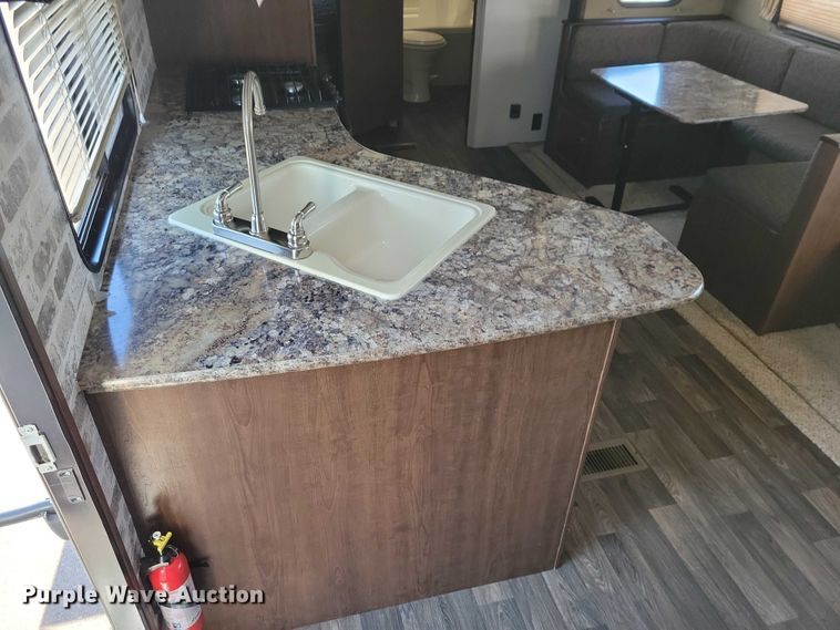 image for item EA2810 2016 Keystone Hideout camper