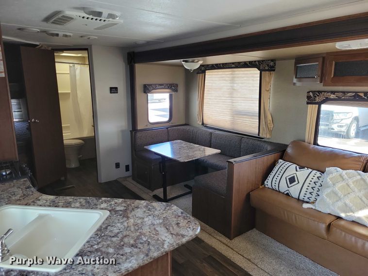 image for item EA2810 2016 Keystone Hideout camper