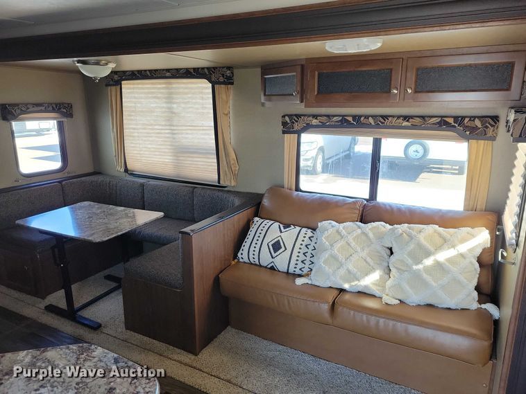 image for item EA2810 2016 Keystone Hideout camper