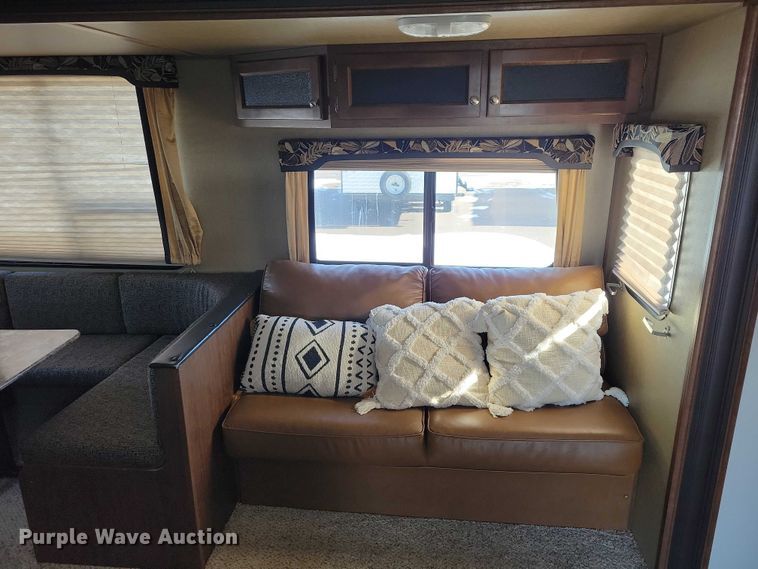 image for item EA2810 2016 Keystone Hideout camper