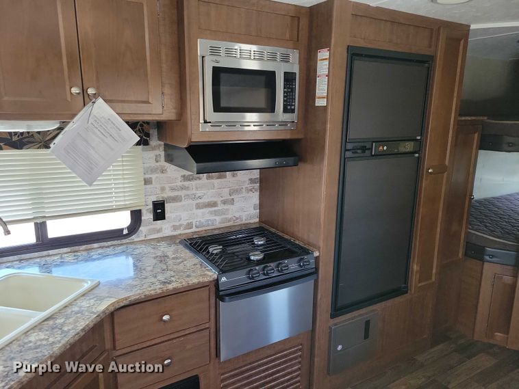 image for item EA2810 2016 Keystone Hideout camper