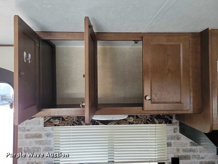 image for item EA2810 2016 Keystone Hideout camper