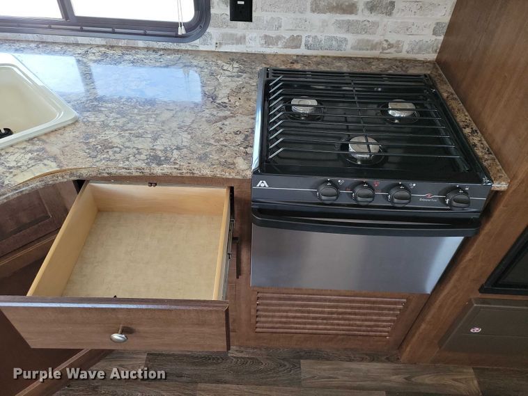 image for item EA2810 2016 Keystone Hideout camper