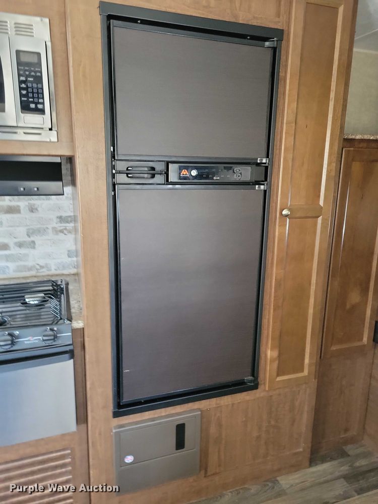 image for item EA2810 2016 Keystone Hideout camper