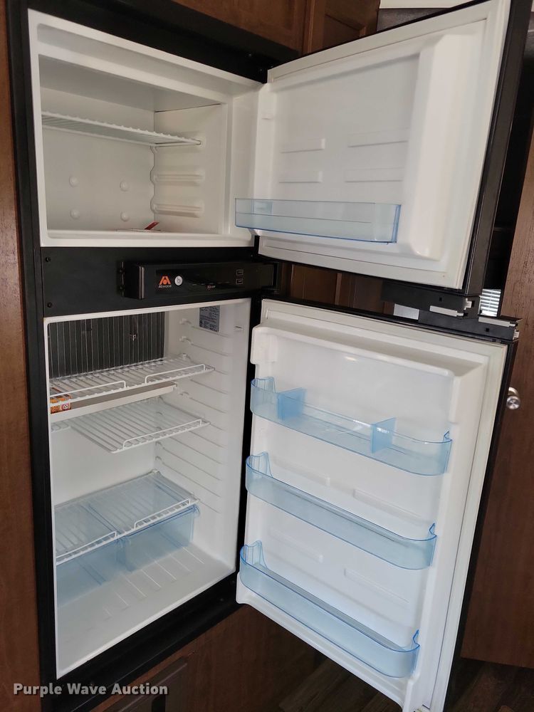 image for item EA2810 2016 Keystone Hideout camper