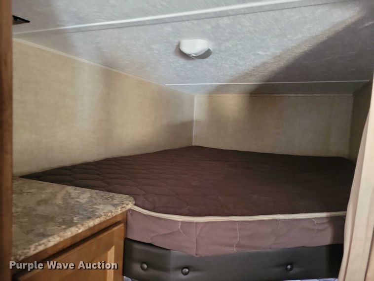 image for item EA2810 2016 Keystone Hideout camper