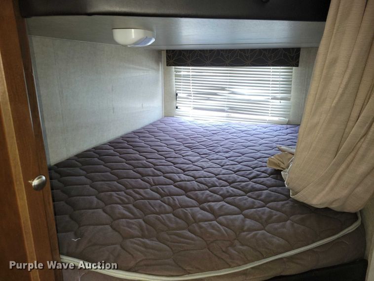 image for item EA2810 2016 Keystone Hideout camper