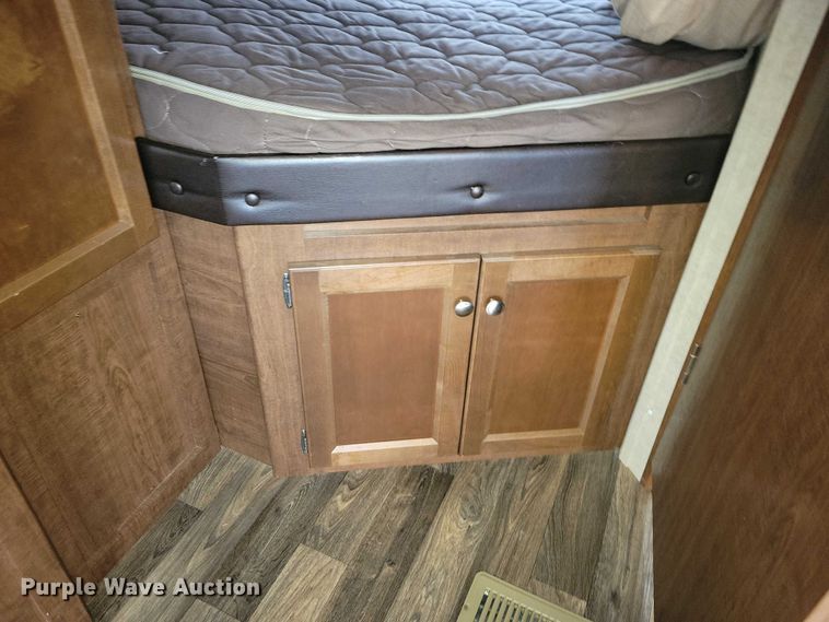 image for item EA2810 2016 Keystone Hideout camper