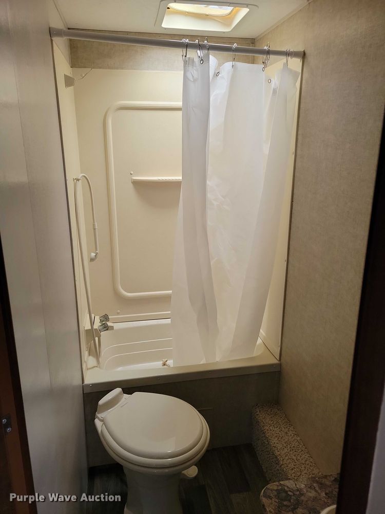 image for item EA2810 2016 Keystone Hideout camper