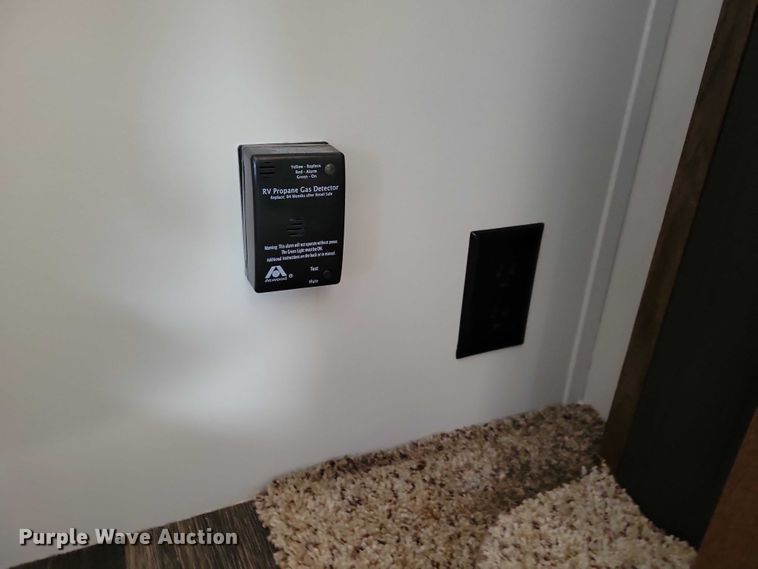 image for item EA2810 2016 Keystone Hideout camper