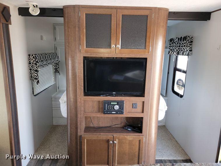 image for item EA2810 2016 Keystone Hideout camper