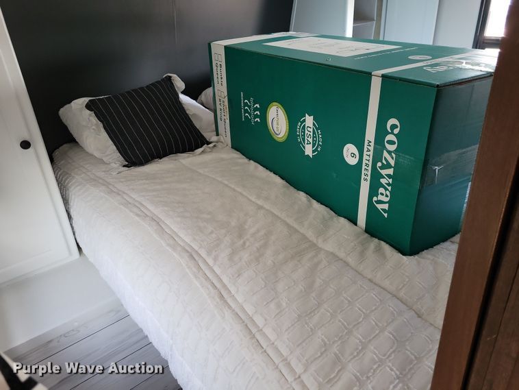 image for item EA2810 2016 Keystone Hideout camper