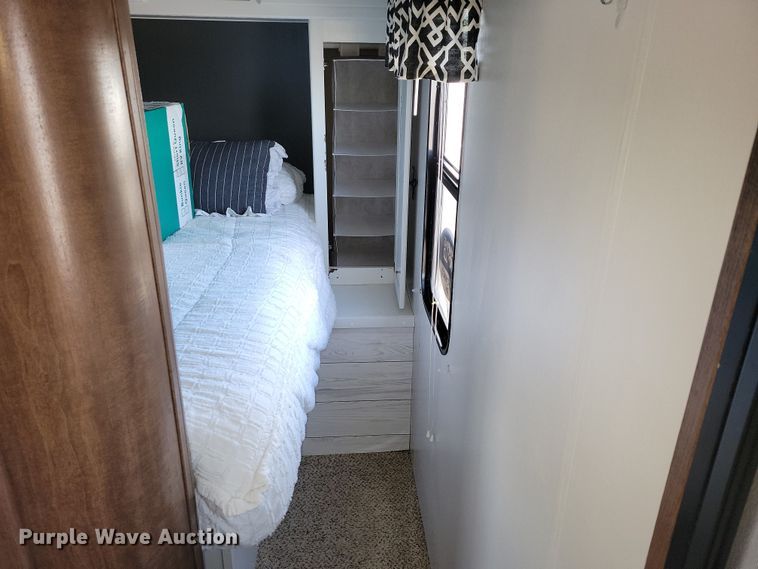 image for item EA2810 2016 Keystone Hideout camper