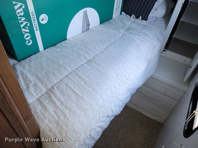 image for item EA2810 2016 Keystone Hideout camper